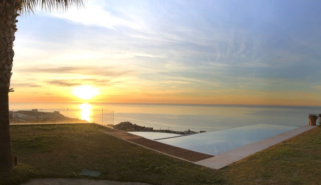 240º of breathtaking sea views! Unique villa set high above Benalmadena Pueblo in Benalmádena