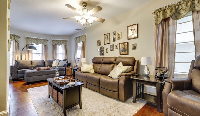 3 Mi to Dtwn Springfield: Winter Retreat w/Office in Springfield