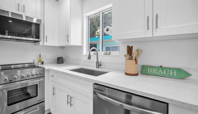 #3 - Sunny Hollywood Beachside 1BR | Walk to Ocean in Hollywood