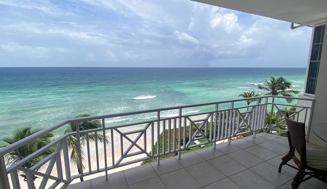 411 Mistle Cove - Spacious beachfront apartment with large ocean facing balcony