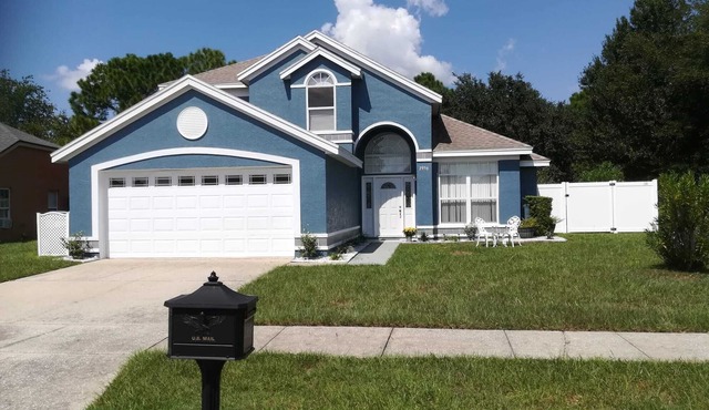 4BR Private Pool Home Near Disney – Family Friendly Sleeps 8 Screened Pool in Kissimmee