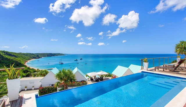 6 BR Villa On Crocus Bay with Pool & Concierge in Crocus Bay