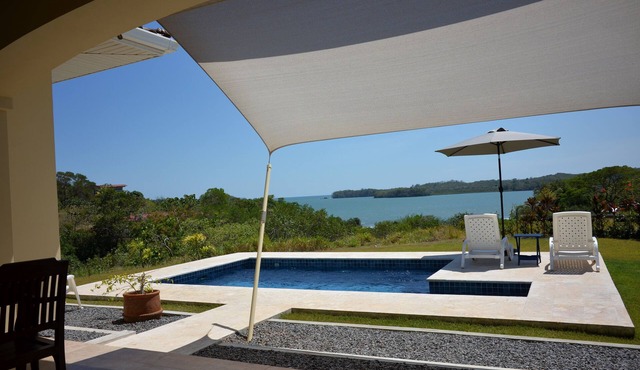 A entire beach house in front of the Pacific for nature-loving families! in San Lorenzo
