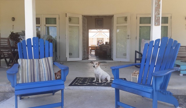 A Hidden Bed & breakfast with live-in host Private, Peaceful with Plunge pool.
