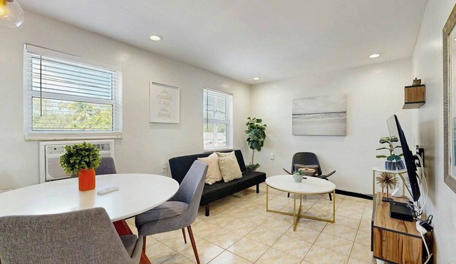 Adams Street Stunner, Unit 2 in Hollywood