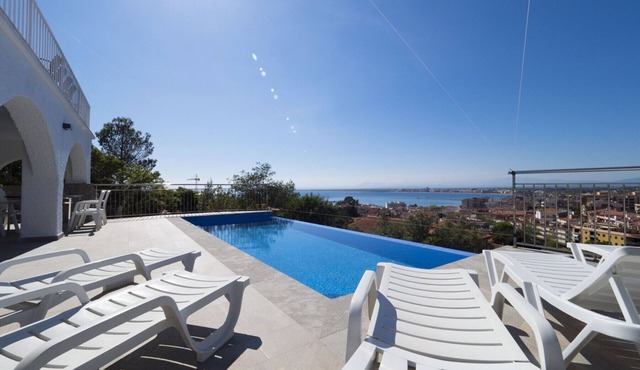 Amazing house with views to the sea and the town near the center in Roses Inmosantos Casa Tordera in Rosas / Roses