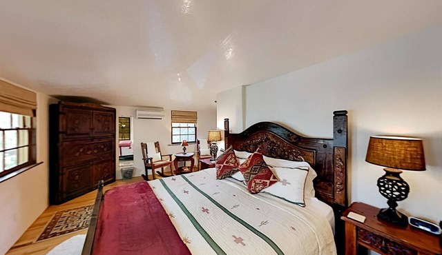 Antigua Inn-Private Historic East Side property steps from the Plaza. in Santa Fe