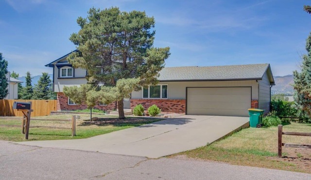Antler Lodge | Enjoy games and BBQ in the backyard in Colorado Springs