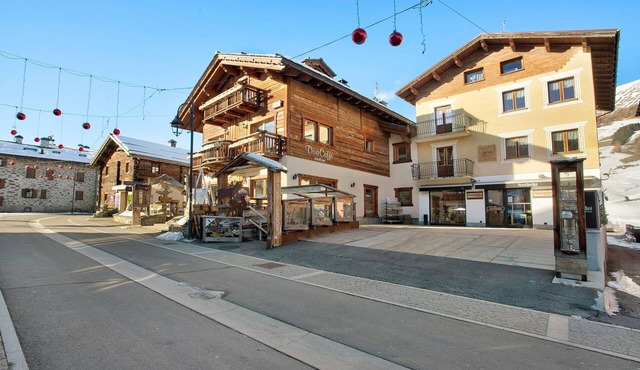 Apartment 'Lovin Winter' with Mountain View, Private Balcony and Wi-Fi in Livigno