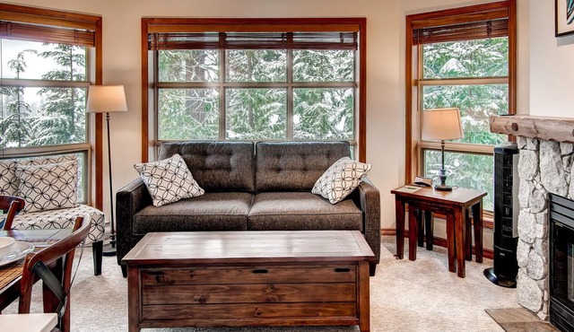 Aspens #412 Prime Ski-in Ski-out Location! Pool, Hot tubs, BBQ, sleeps 6 in Whistler