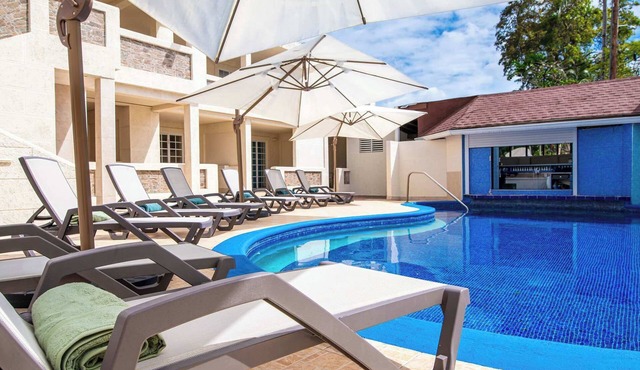 Beach, Pool & Balcony, Perfect Getaway!