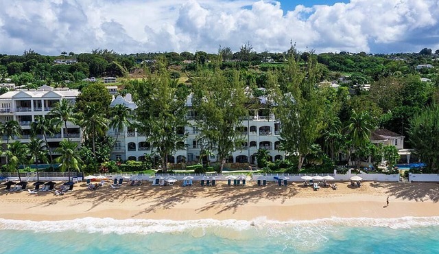 Beachfront 3 bedroom apartment with exquisite panoramic views