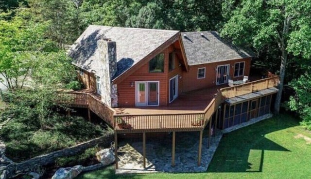 Beacon Hill on the Lake Private 12-Acre Waterfront Retreat in Pinnacle