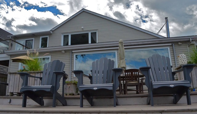 Beautiful Lakehouse in Price Edward County on the Bay of Quinte in Belleville