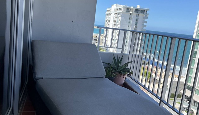 Beautiful unit with a spectacular view of Beachfront.! in San Juan