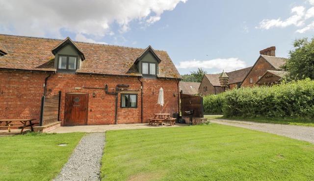BETTY'S BARN, pet friendly, with a garden in Eaton-Under-Heywood in Church Stretton