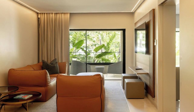 Blue Monkey Hotel & Beach Club
