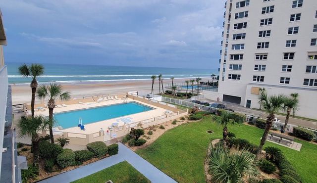 Breathtaking ocean-front condo in Daytona Beach