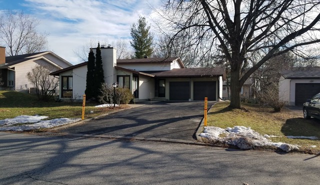 Bright, clean, comfortable, well maintained home in Ottawa