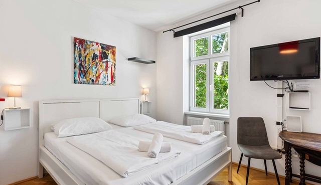 Bright Studio | Terrace | Metro | Kitchen in Wien