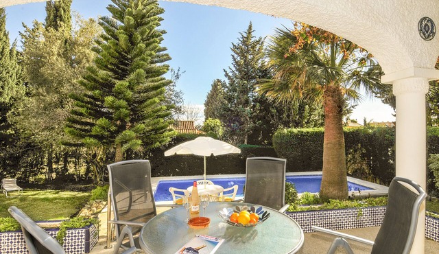 Bungalow Torremolinos at short walk to beach and Benalmadena port in Torremolinos