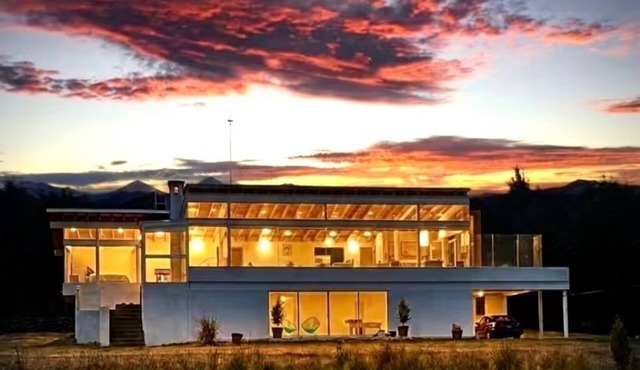 Casa de Vidrio: Eco Lux Refuge with Jacuzzi, fireplace and volcano view. in Ciudad de México