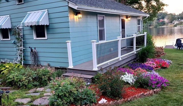 Charming 1-bedroom cottage on Lake Lashaway in East Brookfield. in East Brookfield