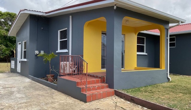 Charming 2-bedroom house with WiFi, AC in delightful Christ Church