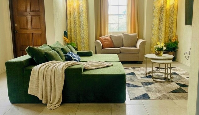 Charming 2-bedroom, 2 bathroom apt with A/C and Wifi in Bridgetown near beach.