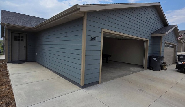 Charming 3-bedroom townhome with AC and WiFi in wonderful Box Elder in Box Elder