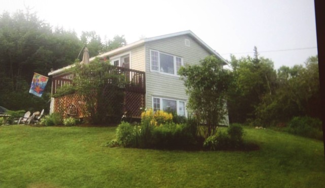 Charming cottage minutes from Gaelic College and Baddeck with WIFI in Baddeck