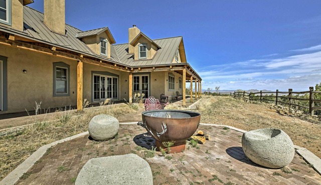 Charming Mountain Estate w/Views + Fire Pit! in Los Cerrillos