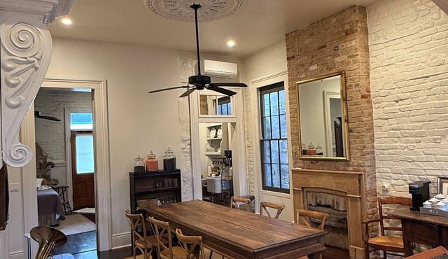 Circa 1855 Lower Garden District Townhouse Courtyard 1st Floor in New Orleans