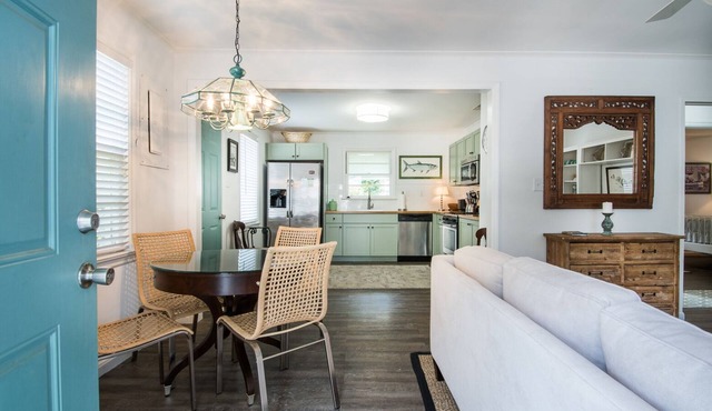 Coastal Cottage on Shem Creek - near Sullivan's Island and Downtown in Mount Pleasant