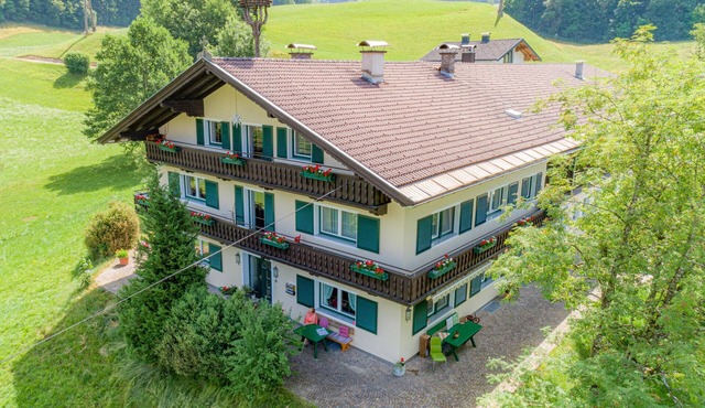 Comfortable holiday apartment, 1.2 km to the ski lift in Itter