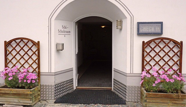 Cosy apartment for 2 people with WIFI, TV, pets allowed and panoramic view in Ischgl