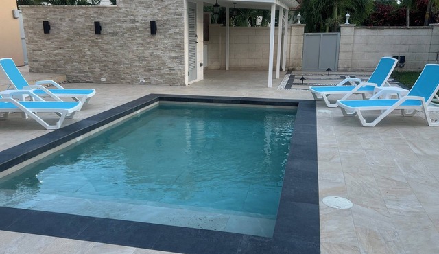 Cozy, Cool & Charming – 1BR Gem in Saint James