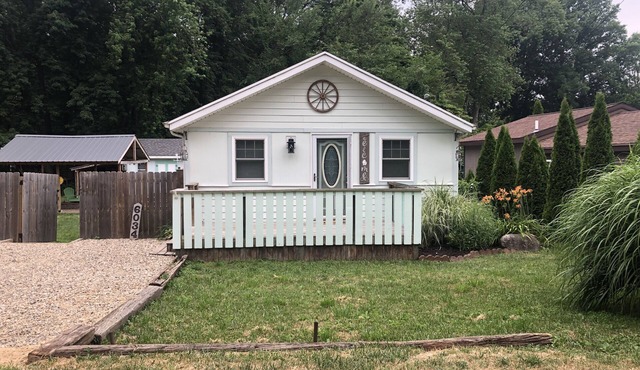 Cozy cottage with almost .5 acres in Coloma