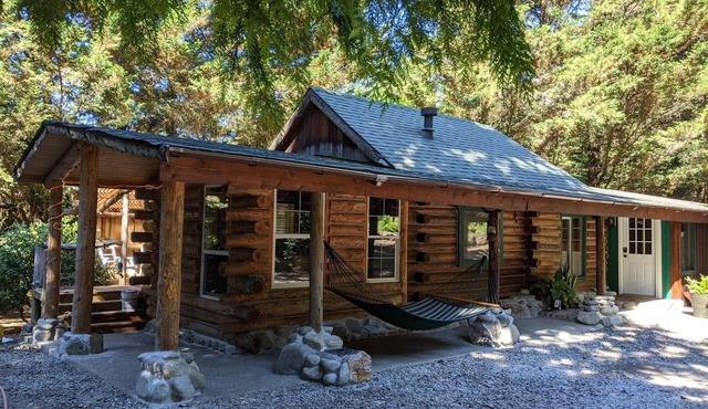 Cozy Log Cabin in peaceful wooded surroundings in Monroe