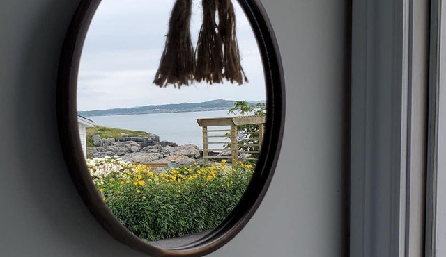 Cozy Ocean View Cottage in Upper Island Cove