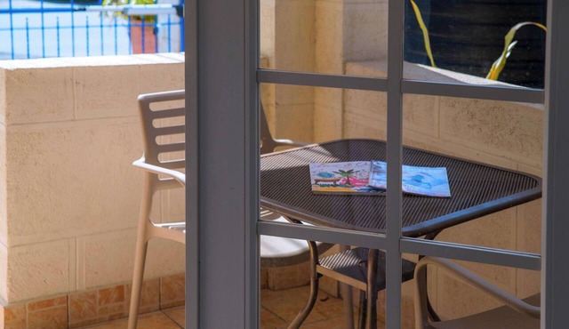 Cozy Room with Pool Access, and Modern Amenities