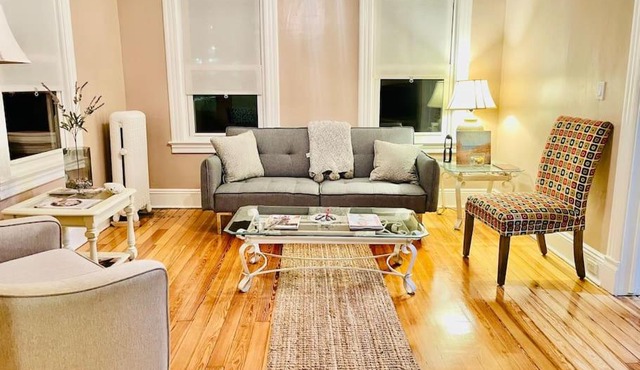 DELIGHTFUL 2BR apartment with balcony - 15 min from Mohegan Sun- Foxwoods Casinos & Mystic in New London