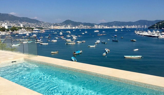 Dept. Large. Beautiful view of the main bay. in Las playas