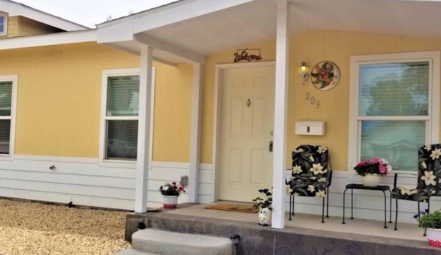 Downtown Alamosa 3 Bedroom 2 Bath Home in Alamosa