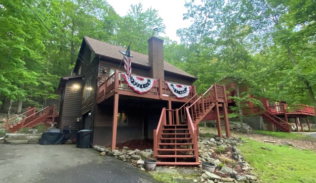 Eagle Rock Resort 1 Block from the Lake ONLY EAGLE ROCK MEMBERS MAY RENT in Hazleton