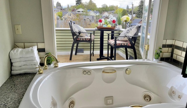 Elegant 7BR/4BA Queen Anne Home | Walkable & Perfect for Groups in Seattle