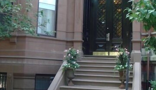Elegant Back Bay Brownstone-Comm Av 1+ Bed - 1 Week Min, beyond 2 wks considered in Boston