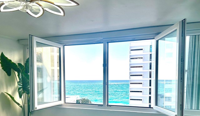Endless Summer City Suite - Stylish Stay in Prime Location in SAN JUAN