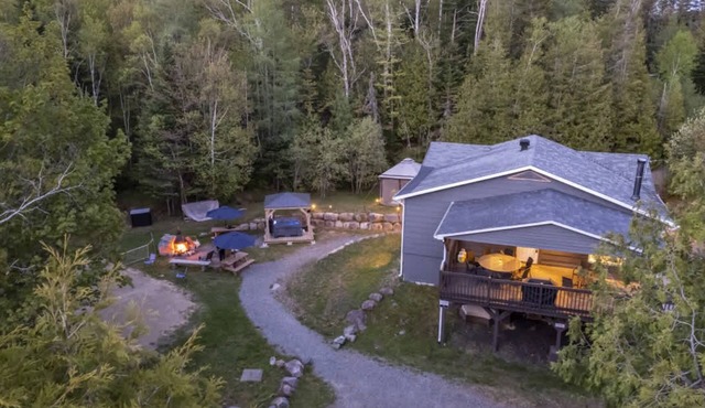 Entre Monts et Lac - Lake Access, Fire & Relax in Saint-Adolphe-d'Howard