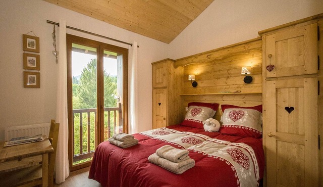 Family friendly 3-bedroom apartment in Samoens close to ski bus and amenities in Samoëns
